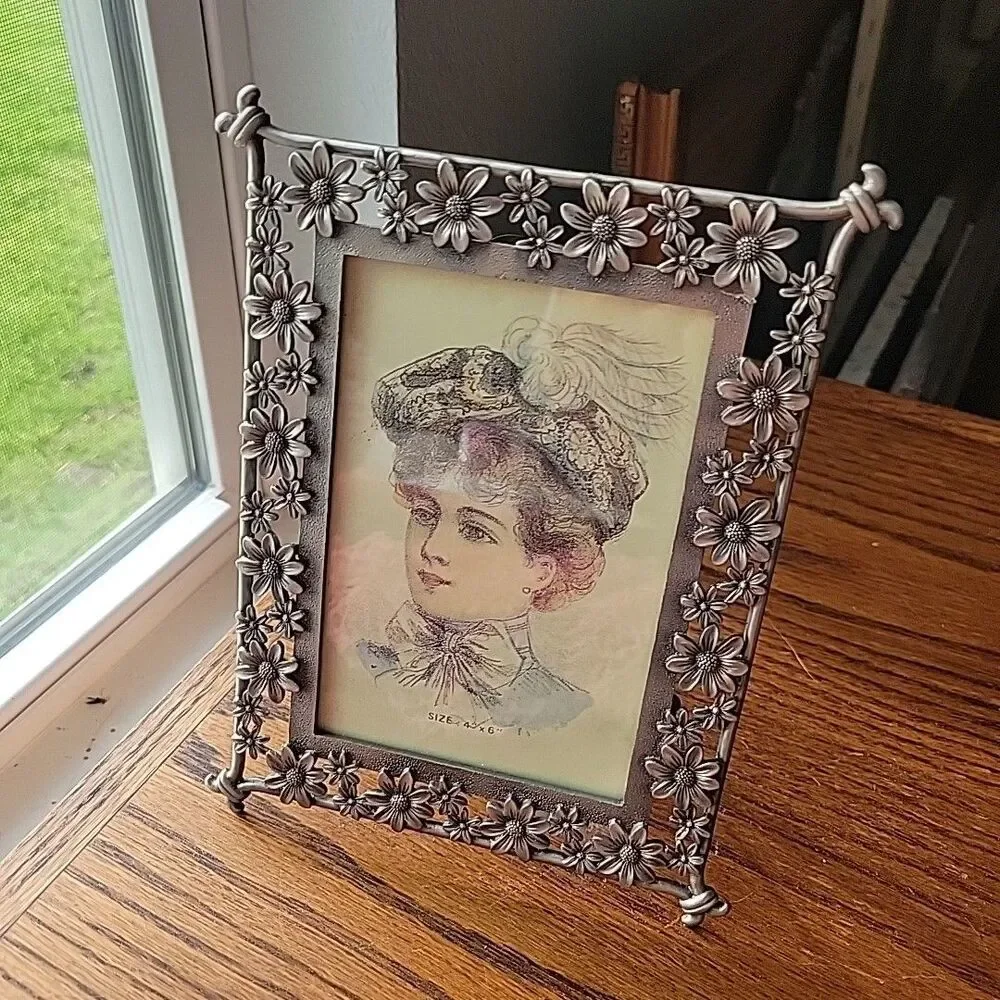 Vtg Beautiful Pewter Silver Tone Farmhouse Daisy's Floral Design 4x6 Photo Frame
